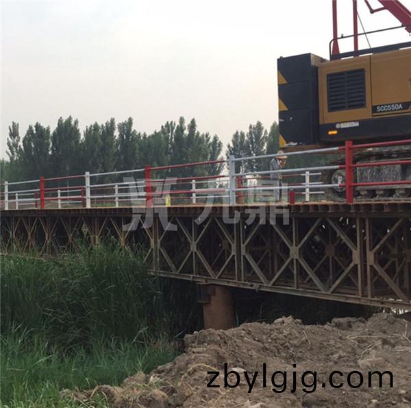 鋼(gang)便橋(qiao)可進(jin)行(xing)重復(fù)(fu)組(zu)裝(zhuang)咊循(xun)環(huán)使(shi)用(yong)